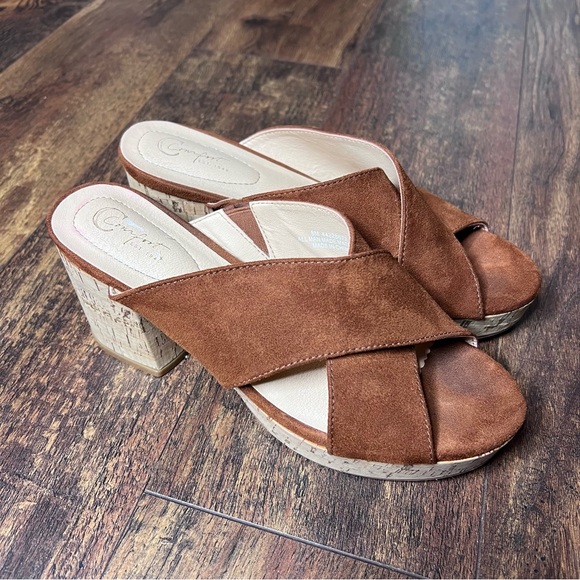 Comfort established 1946 brown suede chunky heels size 8 - Picture 2 of 5